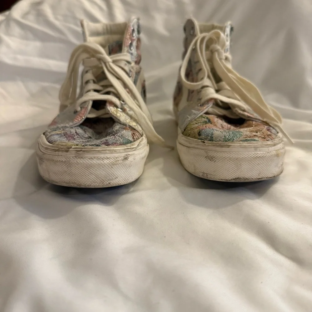 EUC Vans Sk8 Hi Tapestry Skate Shoes in Multi Snow White Floral
